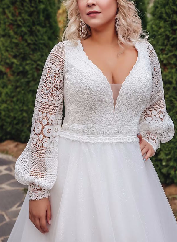 A-Line/Princess V-Neck Plus Size Lace Wedding Dress with Applique