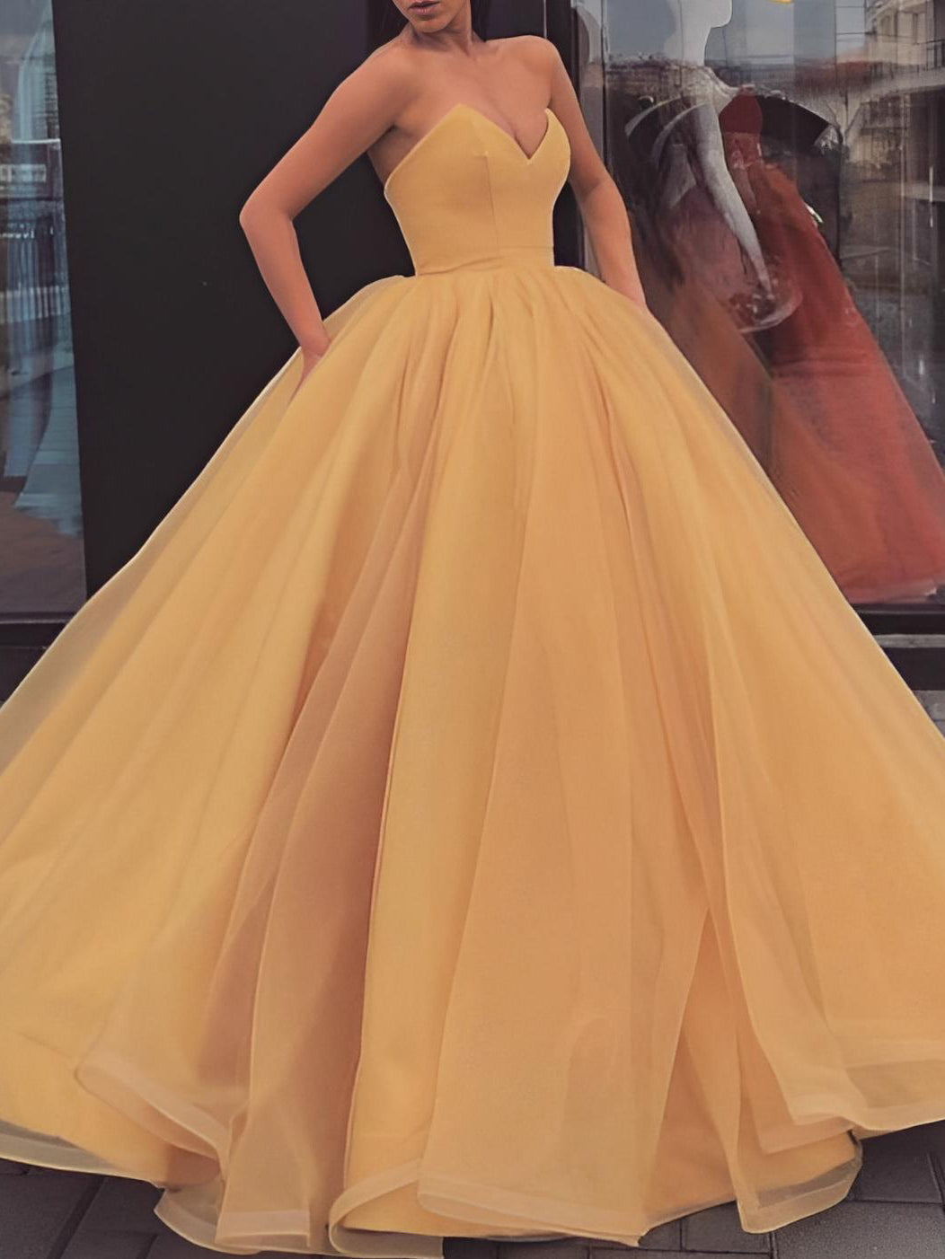 A-Line/Princess Strapless Long Tulle Dresses