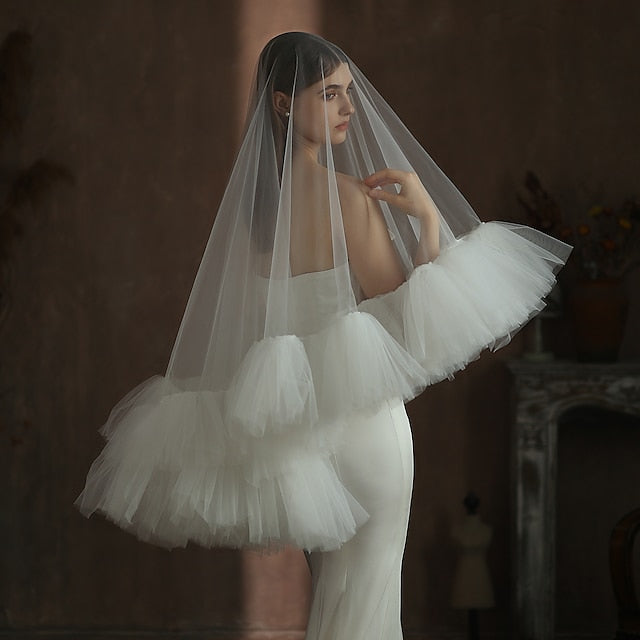 One-tier Stylish/ Pure Colour Tulle / Luxury Wedding Veil Blusher Veils with Ruffles