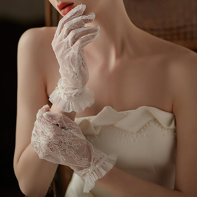 Lace Wrist Length Glove Cute / Elegant With Ruffles